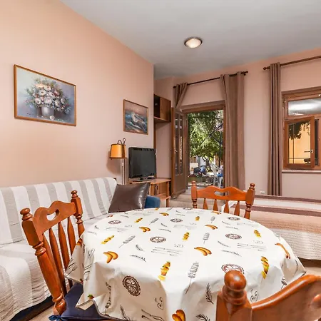 With A Parking Space Bale, Rovinj - 22881 Apartmán Bale